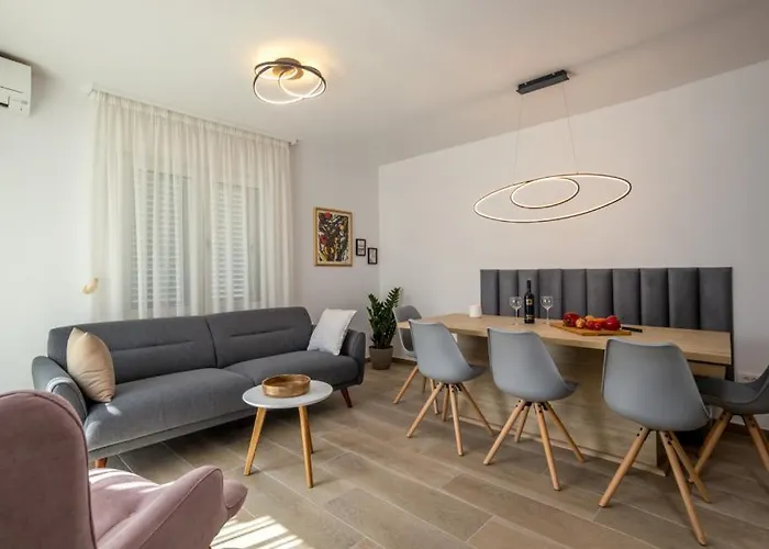 House Hideaway Novi Vinodolski By Guide וילה Ledenice